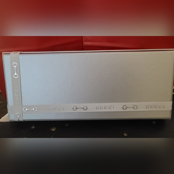 AUTHENTIC Gucci Holiday Note Cards - Picture 2 of 4